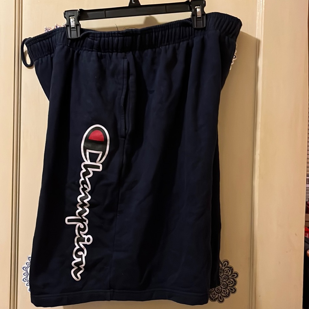 Gently loved men Athletic navy blue Champion shorts. Size2XL smoke free